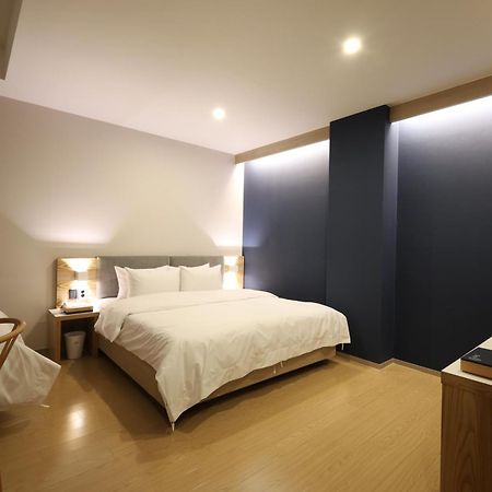 Hound Hotel Чханвон Экстерьер фото