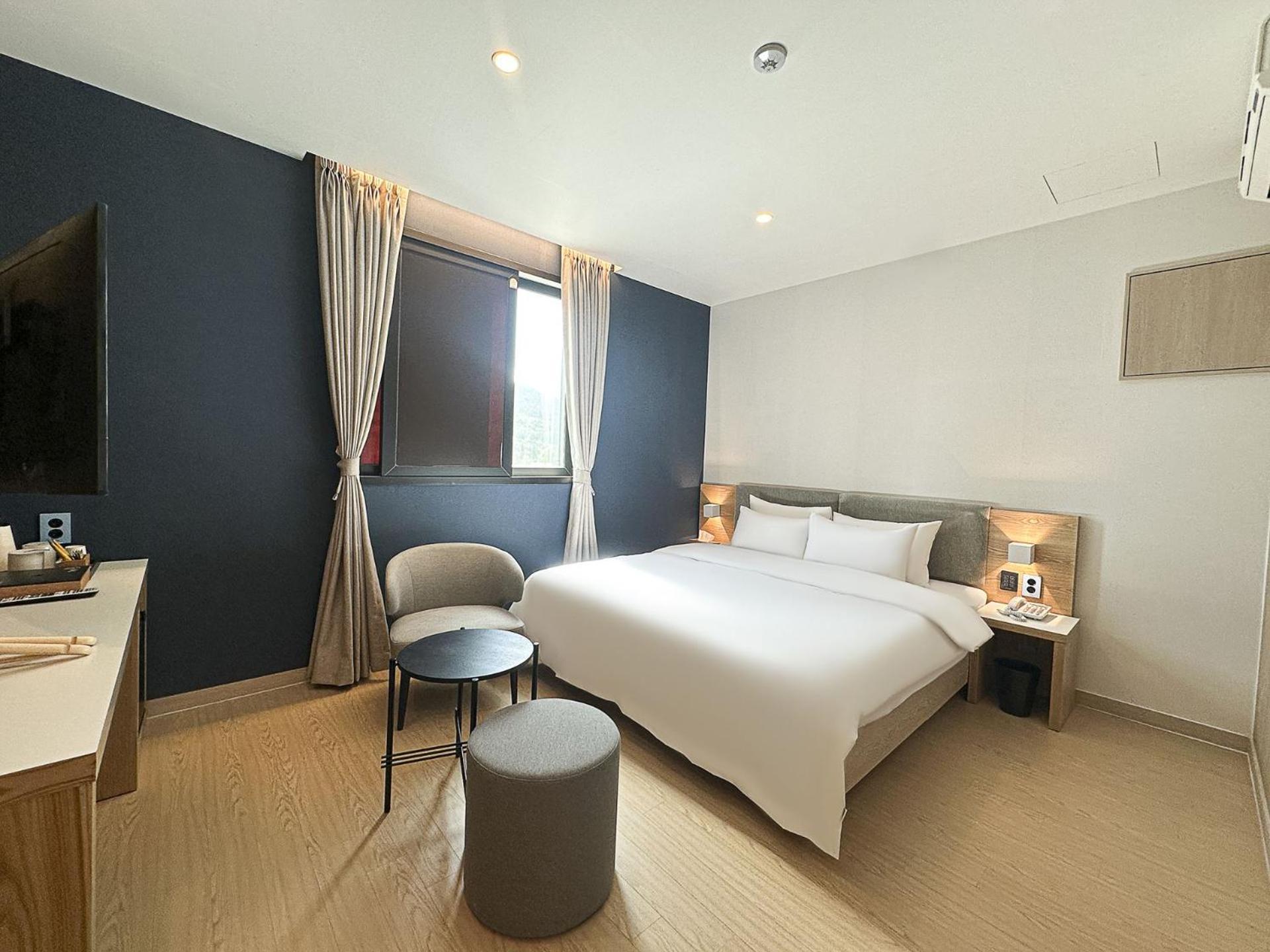 Hound Hotel Чханвон Экстерьер фото