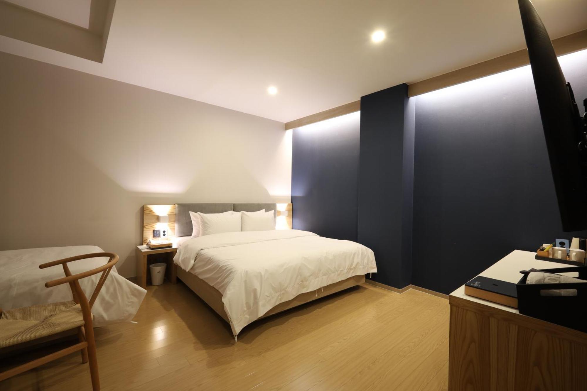 Hound Hotel Чханвон Экстерьер фото