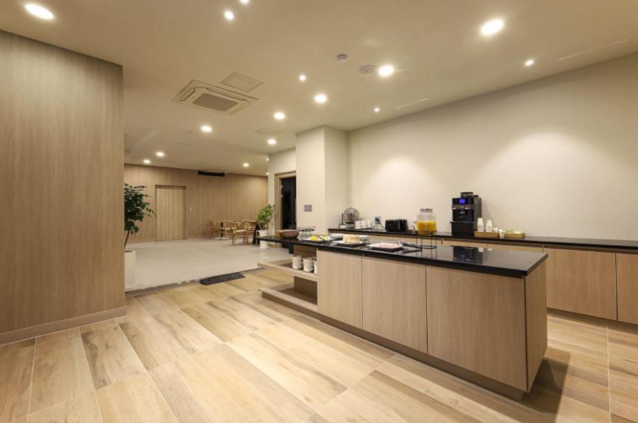 Hound Hotel Чханвон Экстерьер фото