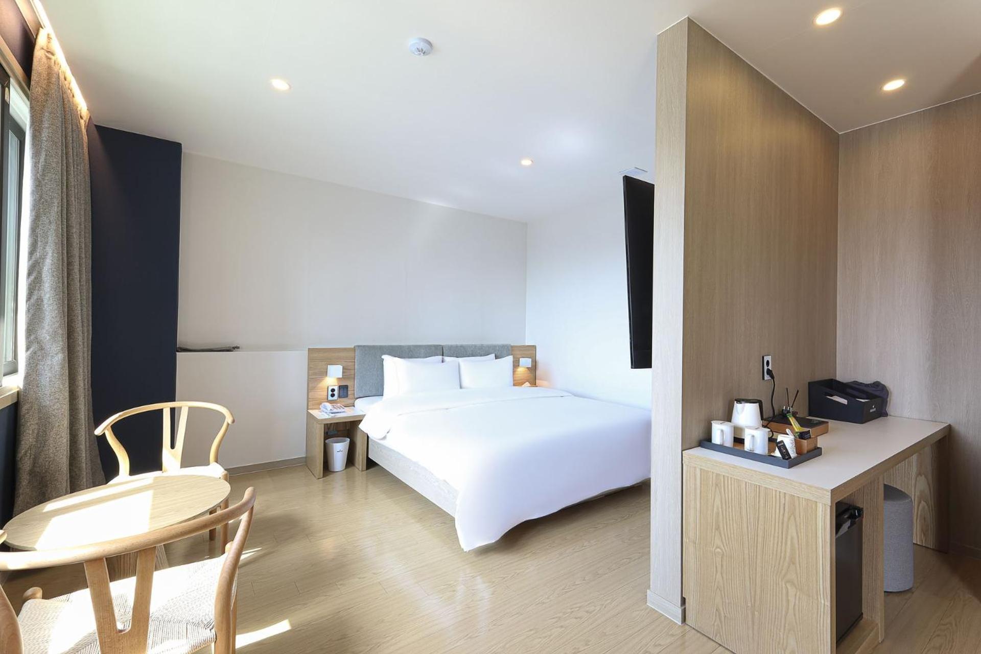 Hound Hotel Чханвон Экстерьер фото