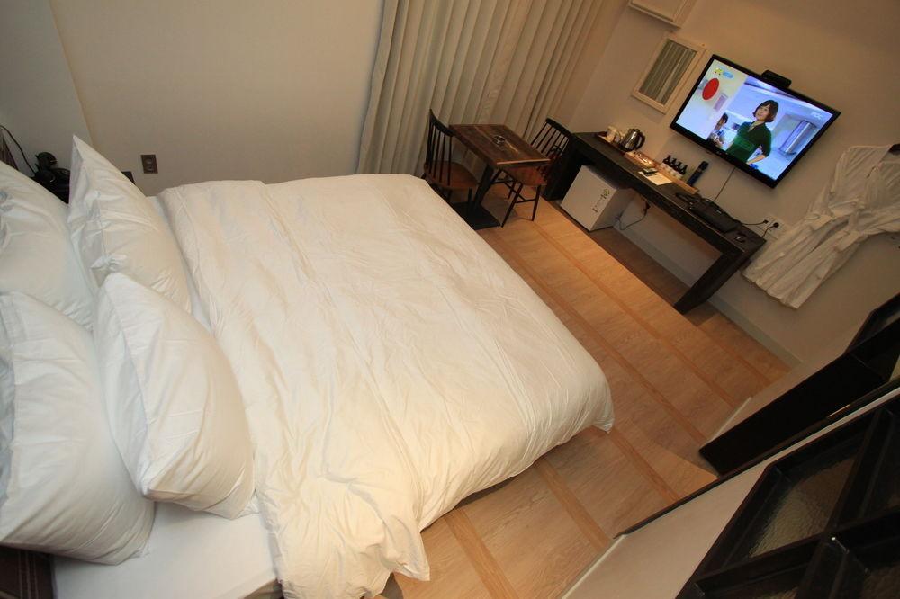 Hound Hotel Чханвон Экстерьер фото