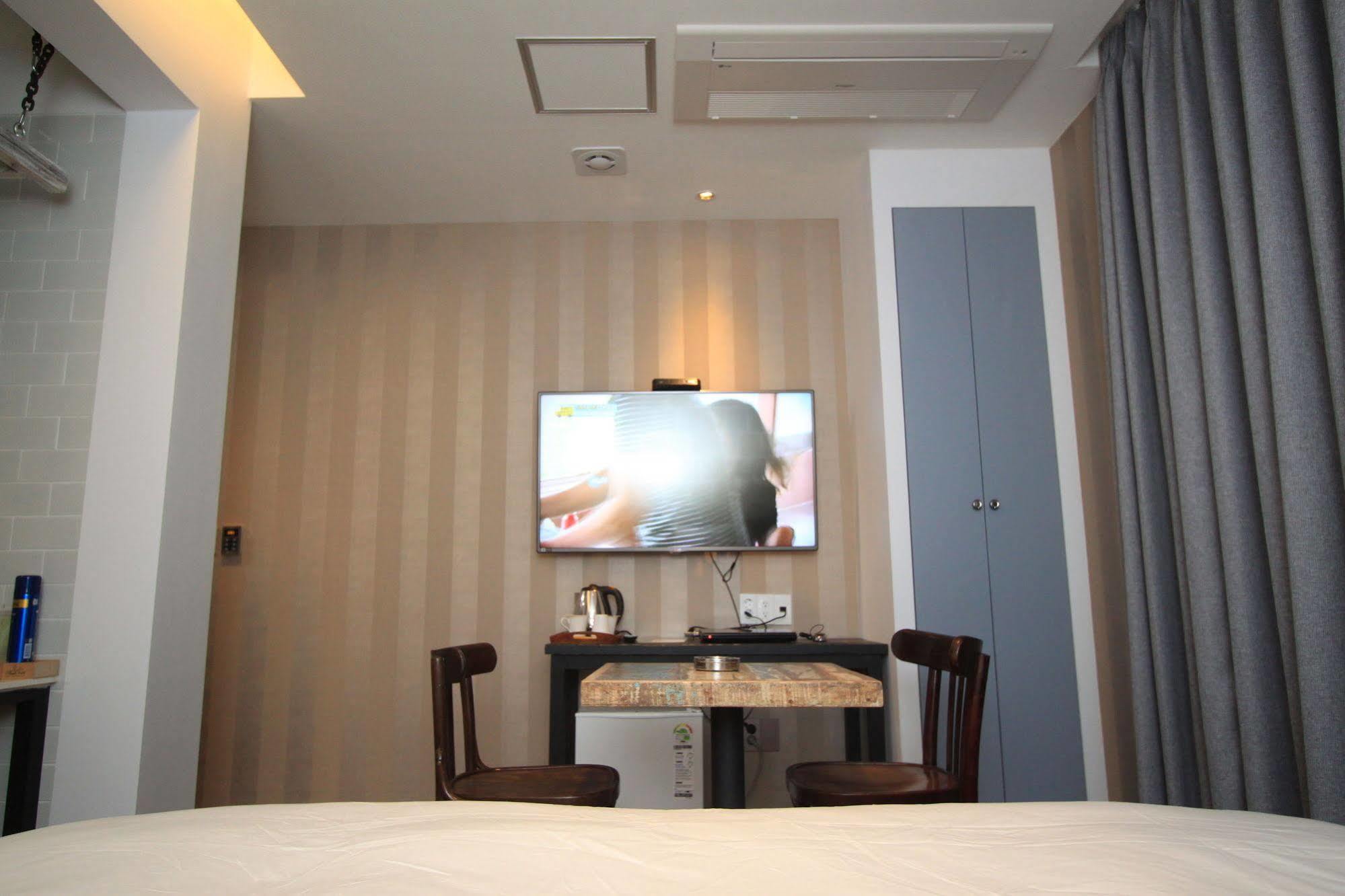 Hound Hotel Чханвон Экстерьер фото