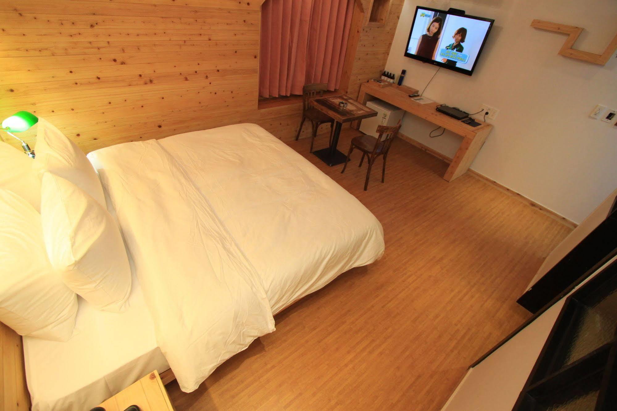Hound Hotel Чханвон Экстерьер фото